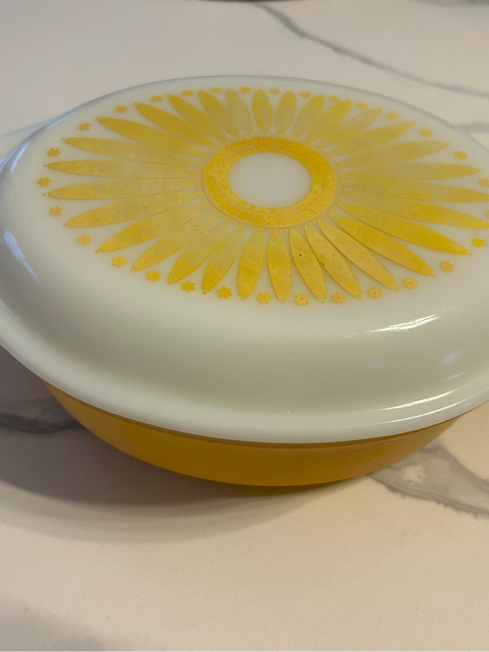 Vintage Pyrex 1.5 Qt Oval Yellow Daisy Lidded Casserole Dish-
